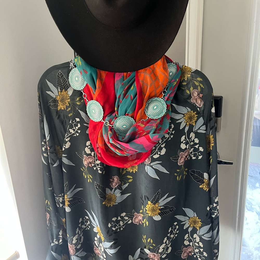 RW&CO. Floral Blouse 👚